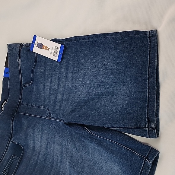 DKNY Jeans women's Short Size: L - Picture 5 of 17